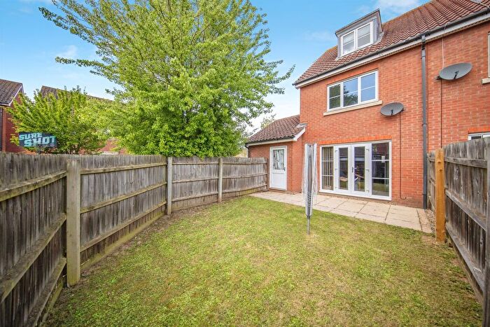 3 Bedroom End Terrace House For Sale In Castle Gardens, Kesgrave, Ipswich, IP5
