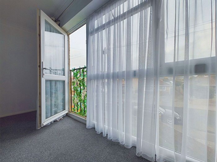 1 Bedroom Flat For Sale In Sompting Road, Lancing, BN15
