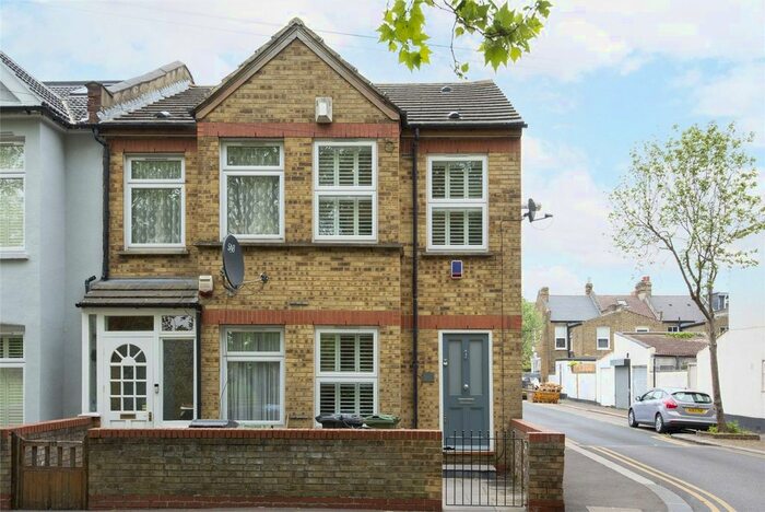 2 Bedroom End Of Terrace House To Rent In Chelmsford Road, Walthamstow, London, E17