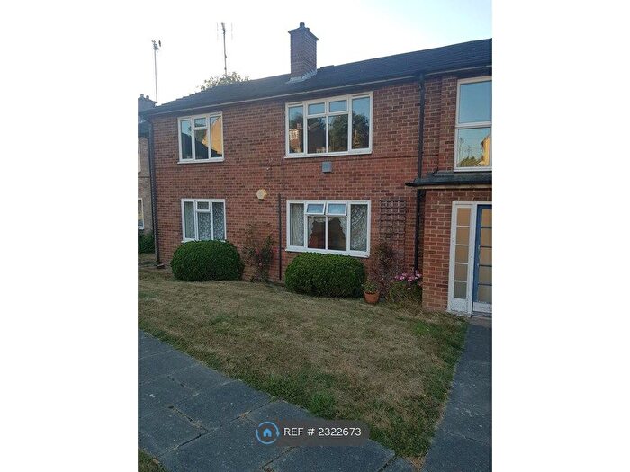 2 Bedroom Flat To Rent In Little Bentswood Close, Haywards Heath, RH16