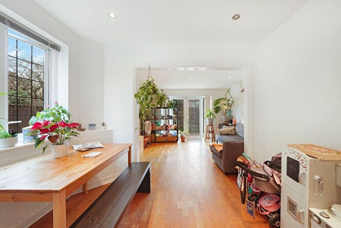 1 Bedroom Flat To Rent In Lichfield Grove, London, N3