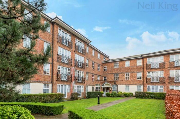 2 Bedroom Flat To Rent In Rectory Court, High Road, South Woodford, E18