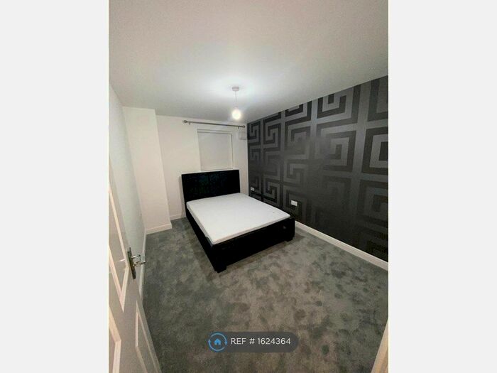 1 Bedroom Flat To Rent In Sovereign Place, Hatfield, AL9