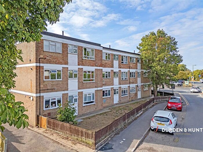 2 Bedroom Flat For Sale In Crow Green Road, Pilgrims Hatch, CM15