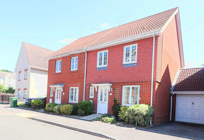 3 Bedroom Semi-Detached House To Rent In Woodland Walk, Aldershot, GU12