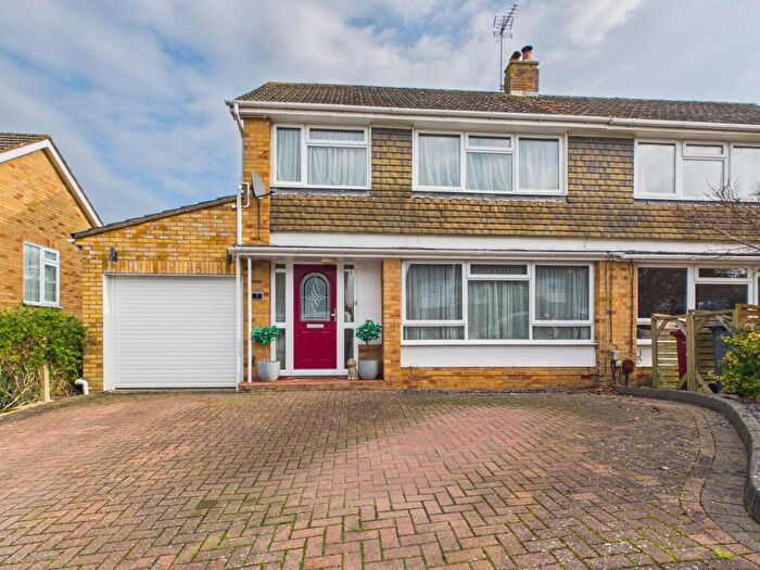 3 Bedroom Semi Detached House For Sale In Berkshire Drive, Tilehurst, Reading, RG31