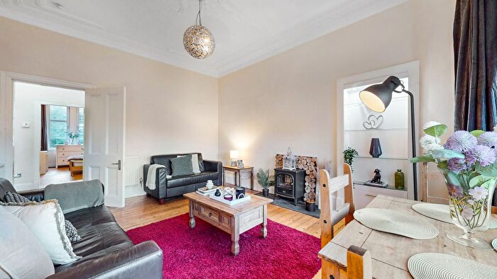 2 Bedroom Flat For Sale In Woodcroft Avenue, Glasgow, G11