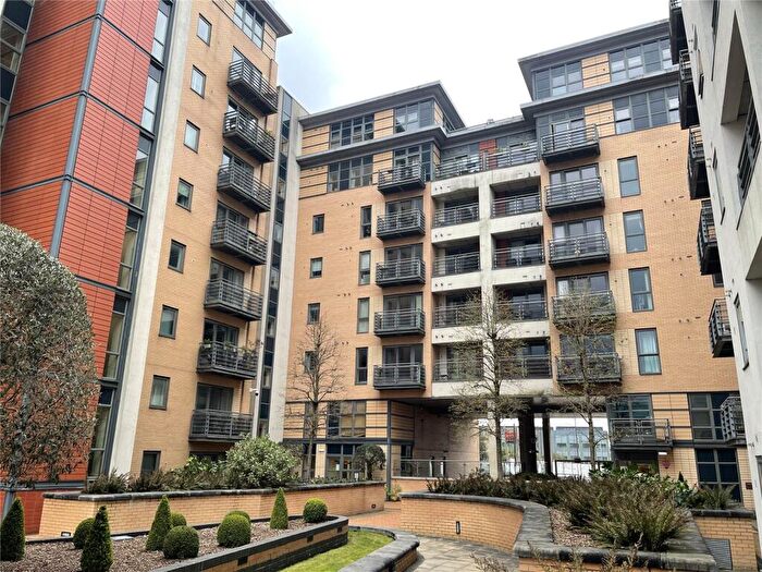 2 Bedroom Apartment For Sale In Balmoral Place, Bowman Lane, Leeds, LS10