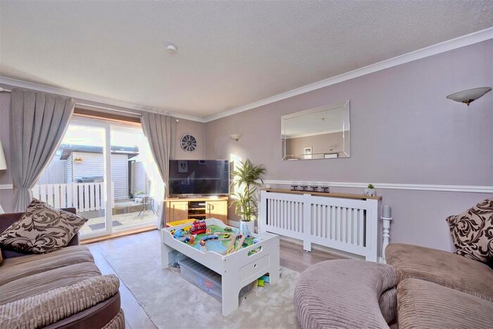 3 Bedroom Semi-Detached House For Sale In Sydenham Court, Kelso TD5