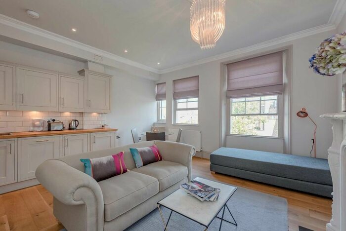 1 Bedroom Flat To Rent In Chepstow Crescent, London, W11