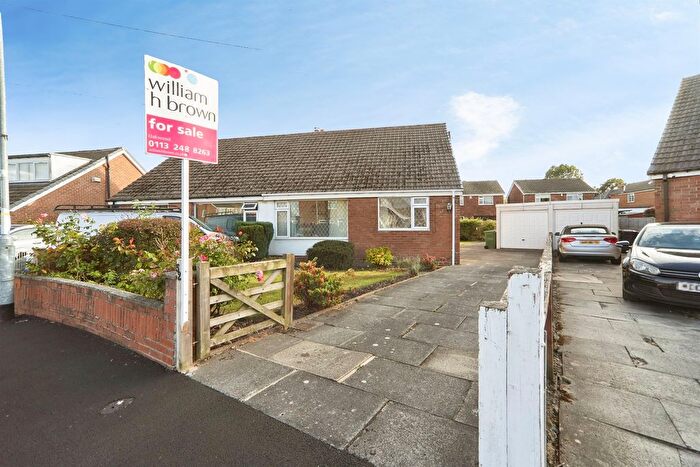 2 Bedroom Semi-detached Bungalow For Sale In Red Hall Way, Leeds, LS14