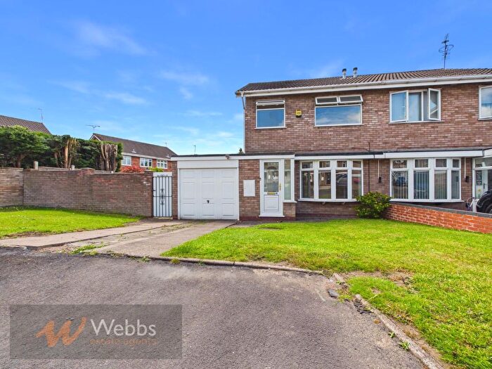 3 Bedroom Semi-detached House To Rent In Ensbury Close, Willenhall, WV12