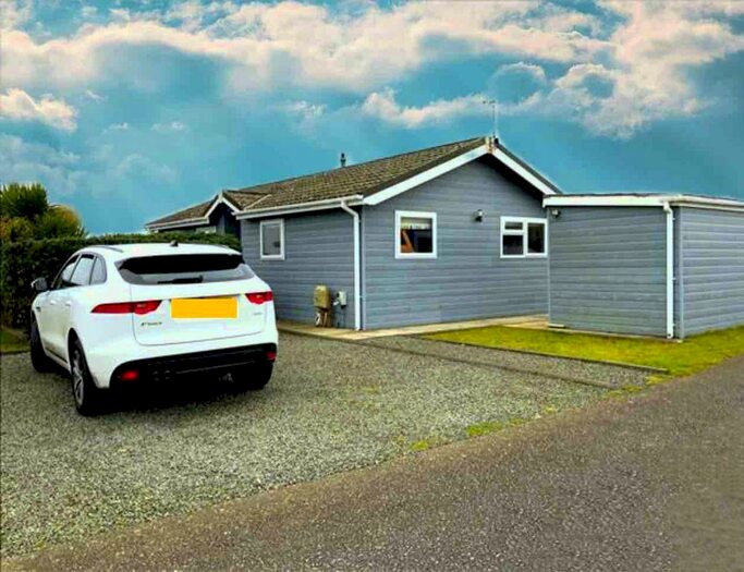 3 Bedroom Mobile/park Home For Sale In Silver Bay Holiday Park, Pentre Gwyddel, Rhoscolyn, LL65