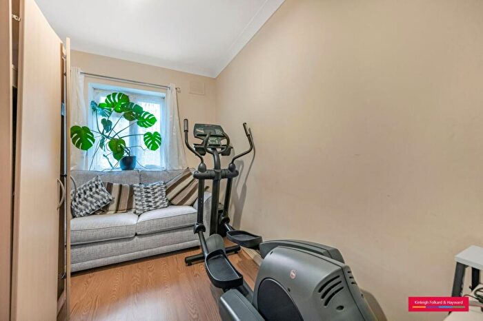 2 Bedroom Flat To Rent In Shoot Up Hill, London, NW2