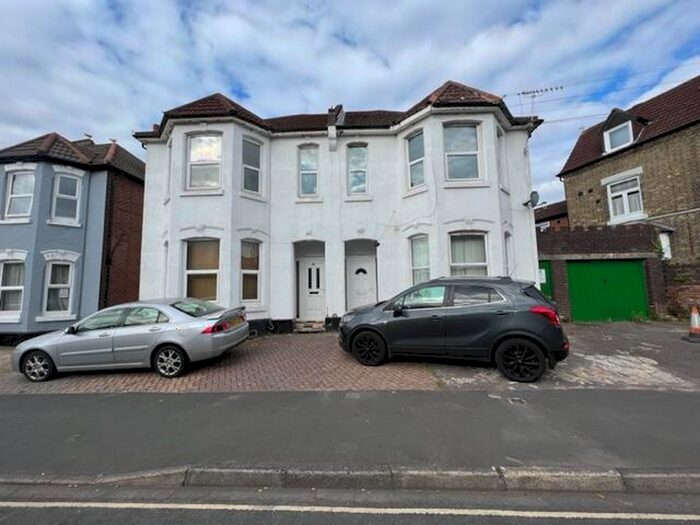 4 Bedroom Apartment To Rent In The Polygon, Polygon, Southampton, SO15