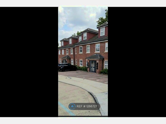 2 Bedroom Flat To Rent In Haydock Close, Hornchurch RM12