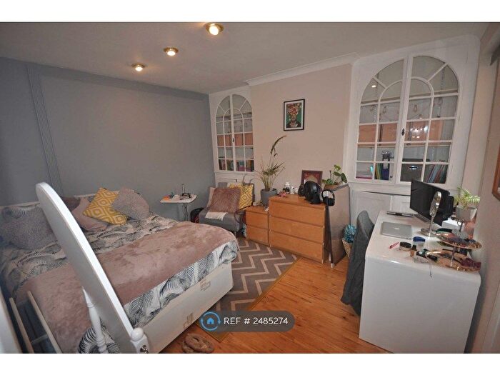 Studio To Rent In New Haw Road, Addlestone, KT15