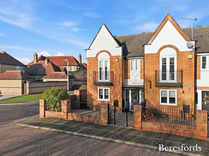 3 Bedroom End Terrace House For Sale In Wallis Close, RM11