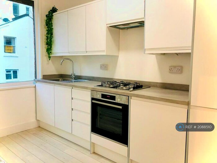 3 Bedroom Flat To Rent In Rochester Court, Hove, BN3