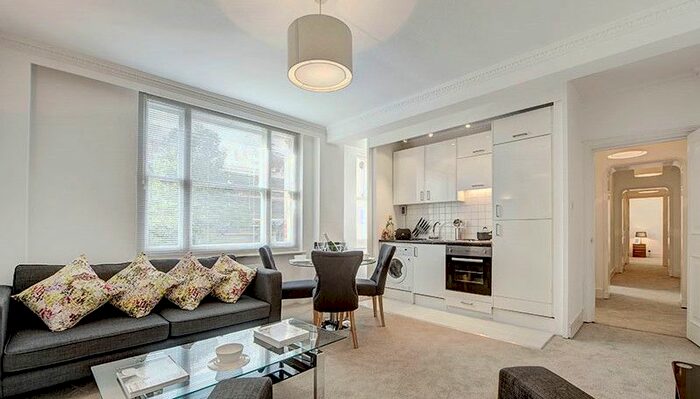 2 Bedroom Flat To Rent In Hill Street, Mayfair, W1J