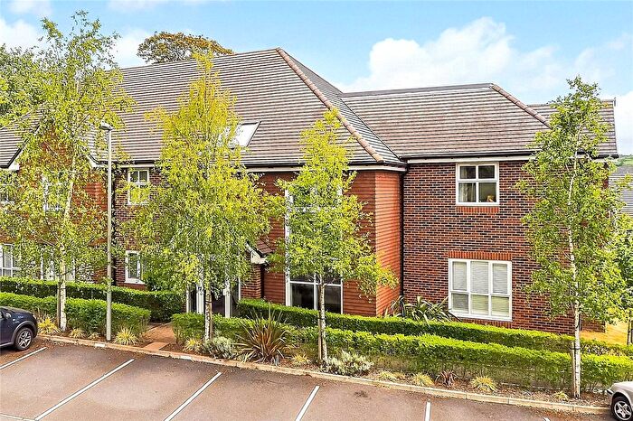2 Bedroom Flat To Rent In Farnham Road, Liss, Hampshire, GU33