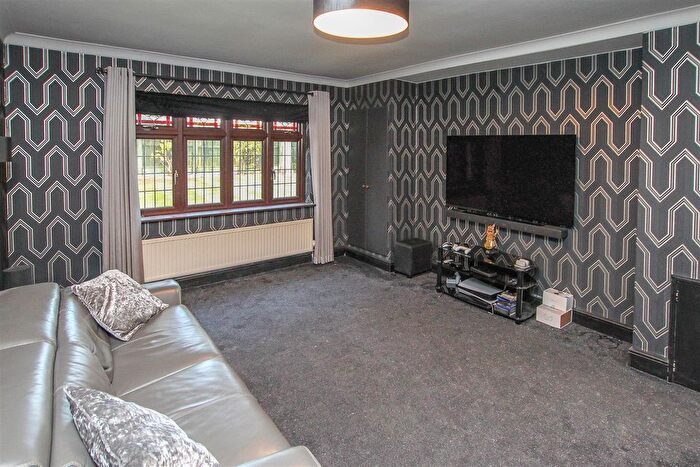 4 Bedroom Detached House For Sale In Rectory Chase, Doddinghurst, Brentwood, CM15
