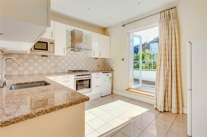 2 Bedroom Apartment To Rent In Hazelbourne Road, London, SW12