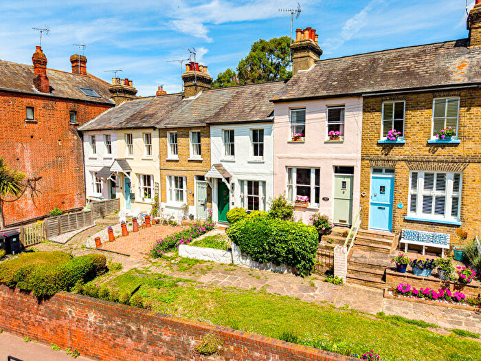 2 Bedroom Cottage For Sale In Norman Terrace, Leigh-on-sea, SS9