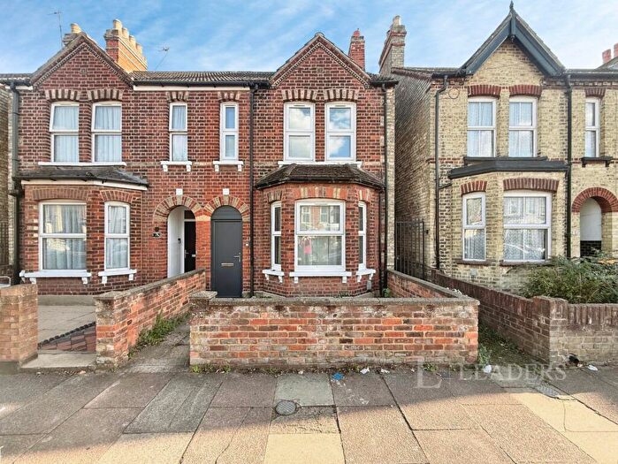 3 Bedroom Semi-Detached House For Sale In Preston Road, Bedford, Bedfordshire, MK40