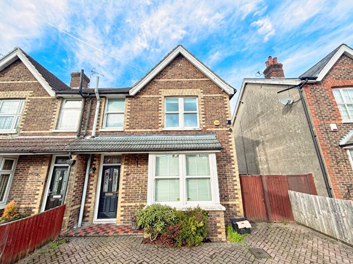 3 Bedroom Semi-detached House To Rent In Horley, Surrey, RH6