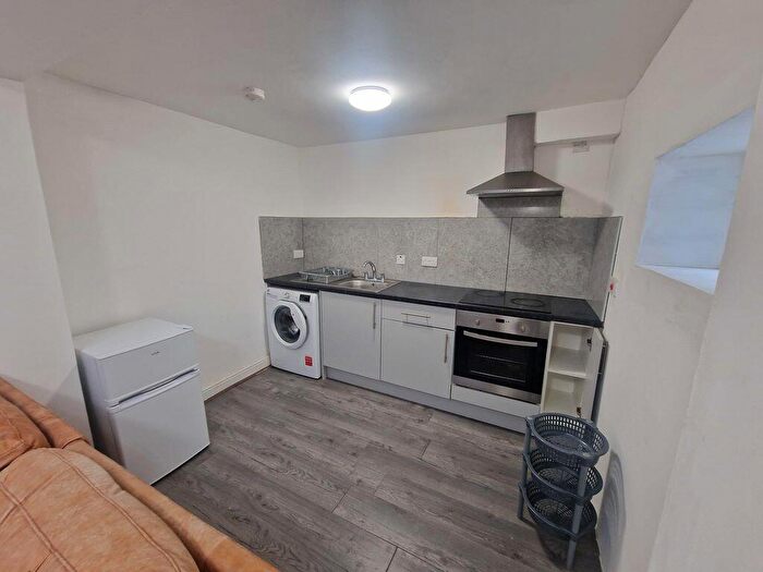 1 Bedroom Flat To Rent In Henton Road, Leicester, LE3