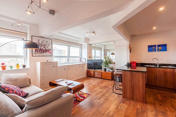 2 Bedroom Flat For Sale In City View House, Bethnal Green Road, Bethnal Green, London, E2