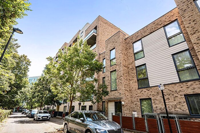 3 Bedroom Flat To Rent In Wyatt Court, All Saints Road, London, South Acton, London, W3