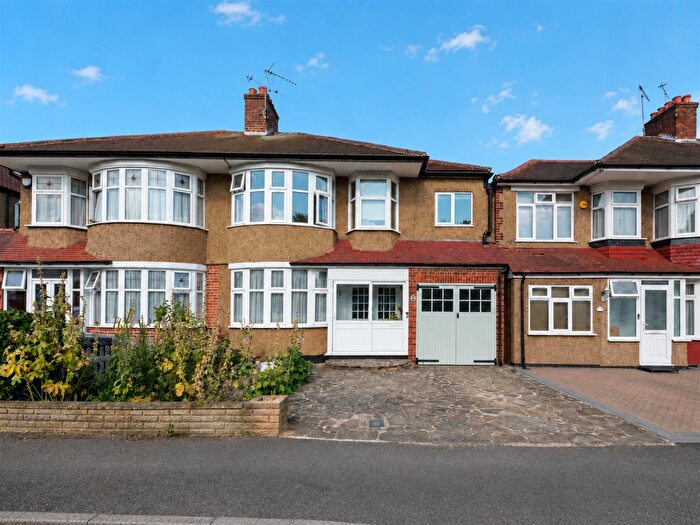 3 Bedroom Semi Detached House For Sale In Rosebury Vale, Ruislip, HA4