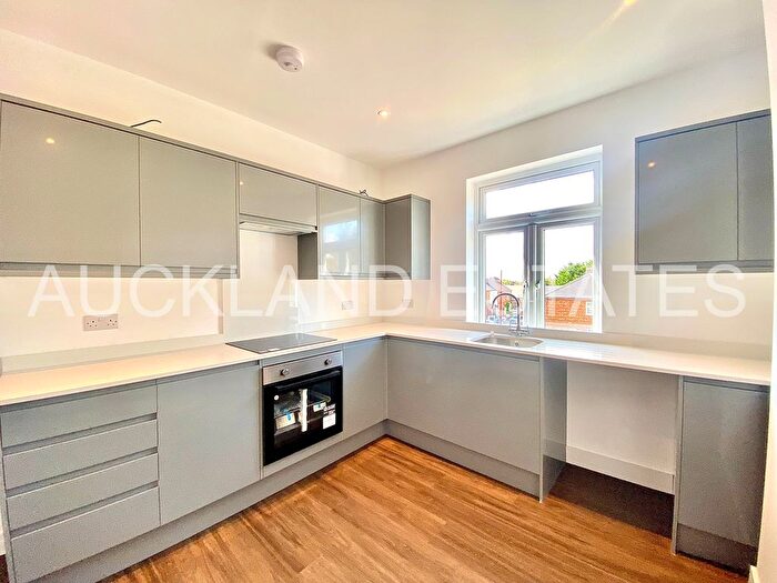 2 Bedroom Maisonette To Rent In High Street, London Colney, AL2