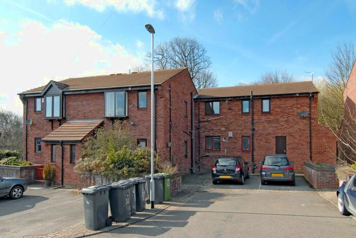 1 Bedroom Flat To Rent In Walesby Court, Leeds, West Yorkshire, LS16