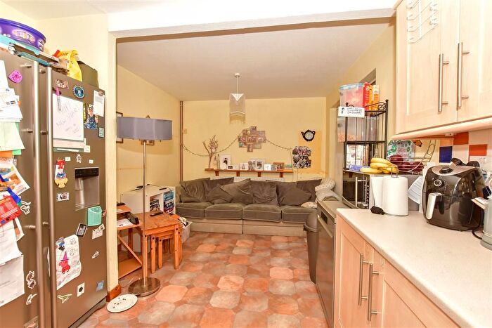 3 Bedroom End Of Terrace House For Sale In Elm Place, Ashford, Kent, TN23
