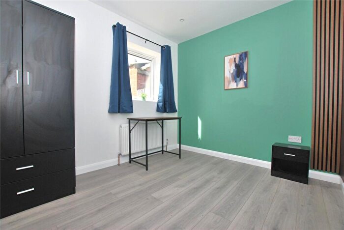 1 Bedroom House Of Multiple Occupation To Rent In Woodside Road, Guildford, Surrey, GU2