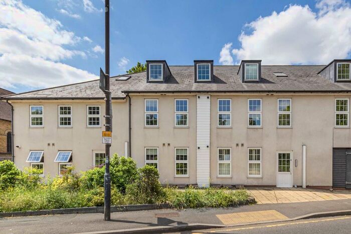 2 Bedroom Flat To Rent In Cricket Green, Mitcham, CR4