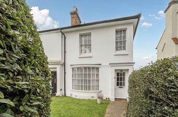 3 Bedroom End Terrace House For Sale In Wood Street, Barnet, EN5