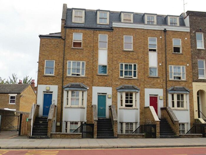 2 Bedroom Apartment To Rent In Grove Road, Bow, London, E3