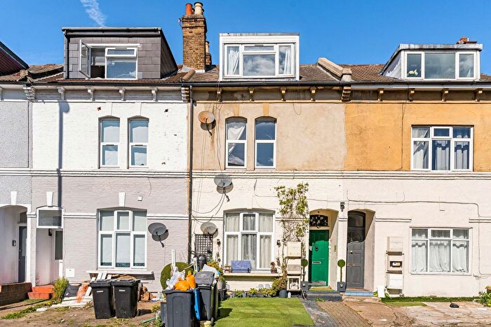 2 Bedroom Flat For Sale In St. James's Road, Croydon, CR0