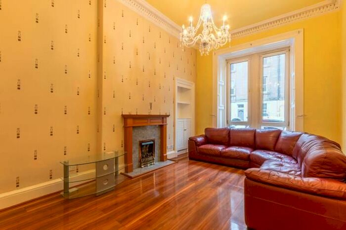 2 Bedroom Flat To Rent In Drum Terrace, Edinburgh, EH7