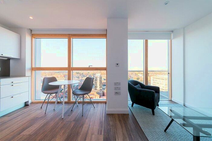 Studio To Rent In Queen Street, Maidenhead, Berkshire, SL6