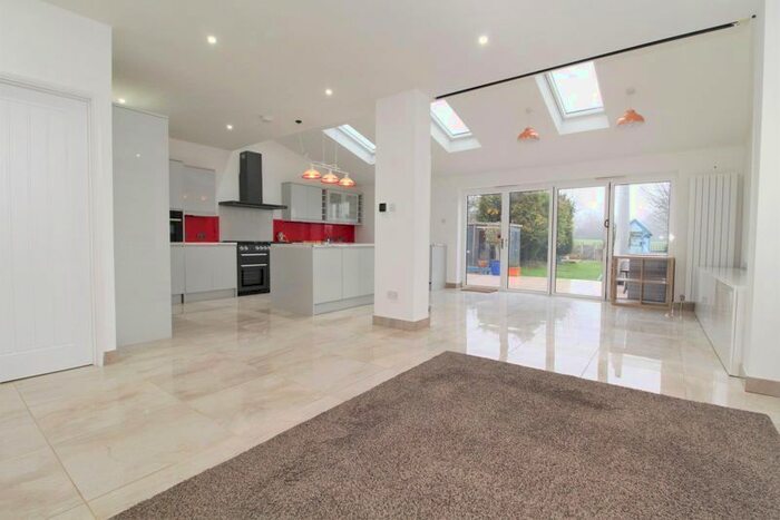 3 Bedroom Semi-Detached House To Rent In Chelmsford Road, Shenfield, Brentwood, CM15