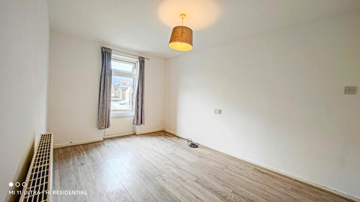 1 Bedroom Flat For Sale In Mineral Street, Plumstead, London, Qr, SE18