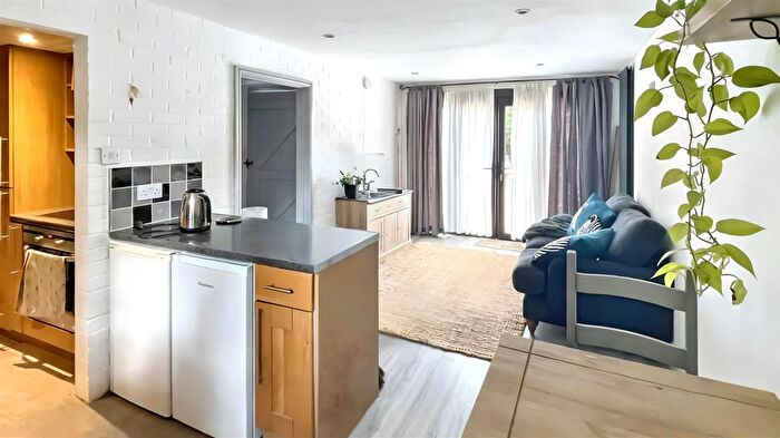 2 Bedroom Cottage To Rent In Holdenby Road, East Haddon, NN6