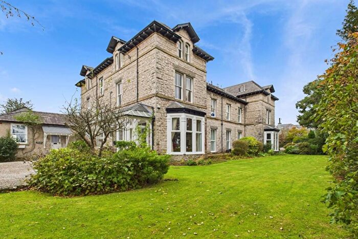 2 Bedroom Flat For Sale In Kentsford Road, Grange-Over-Sands, LA11