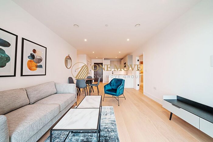 2 Bedroom Flat To Rent In Capital Interchange Way, Hive House, TW8