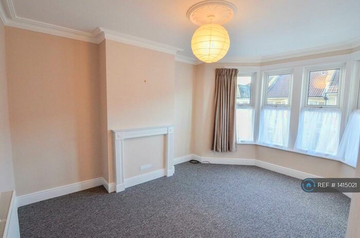 2 Bedroom Flat To Rent In Horfield, Bristol, BS7